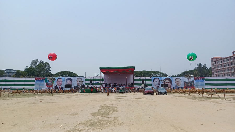 সমাবেশ উপলক্ষে নগরের পলোগ্রাউন্ড মাঠে তৈরি করা মঞ্চ