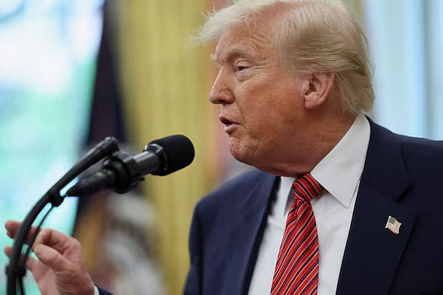 মার্কিন প্রেসিডেন্ট ডোনাল্ড ট্রাম্প। হোয়াইট হাউসে সাংবাদিকদের প্রশ্নের উত্তর দিচ্ছেন