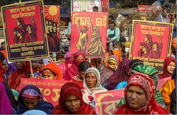 ফেব্রুয়ারি মাসে শাহবাগে জাতীয় জাদুঘরের সামনে ‘জুলাইয়ের নারীরা’ ব্যানারে নারী সমাবেশে নানা দাবি তুলে ধরা হয়