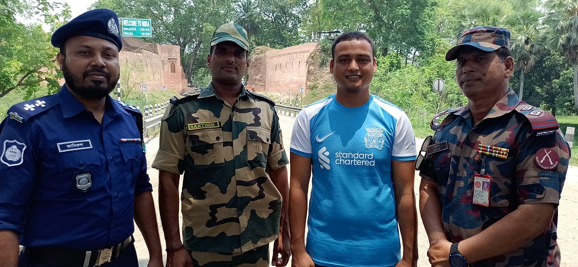 রাজশাহী কেন্দ্রীয় কারাগারে সাজা ভোগ শেষে ভারতীয় নাগরিক আরসালান হোসেনকে ভারতীয় কর্তৃপক্ষের কাছে হস্তান্তর করা হয়। আজ রোববার বেলা ১১টায় চাঁপাইনবাবগঞ্জের সোনামসজিদ সীমান্তে