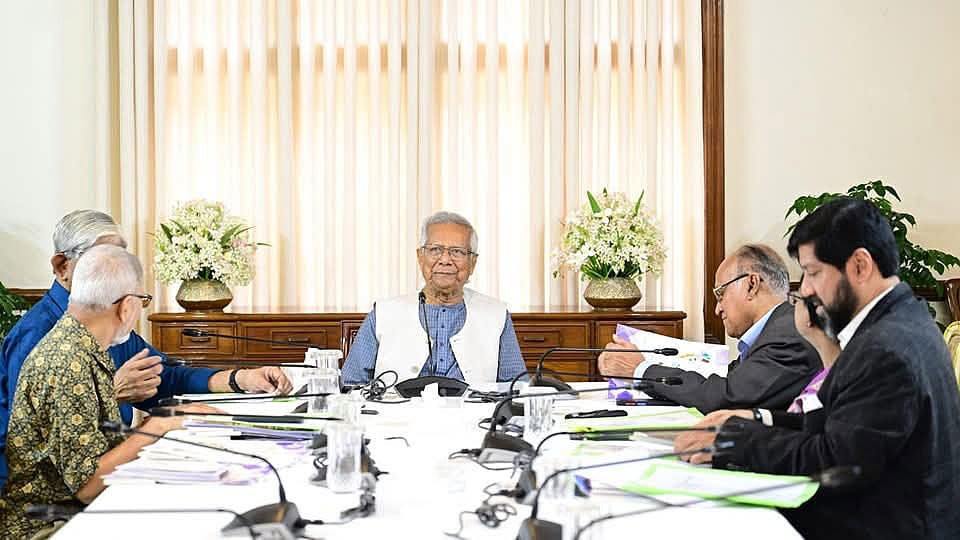 পুঁজিবাজার নিয়ে প্রধান উপদেষ্টার নেতৃত্বে বৈঠক হয়েছে। আজ রোববার দুপুরে প্রধান উপদেষ্টার বাসভবন যমুনায়