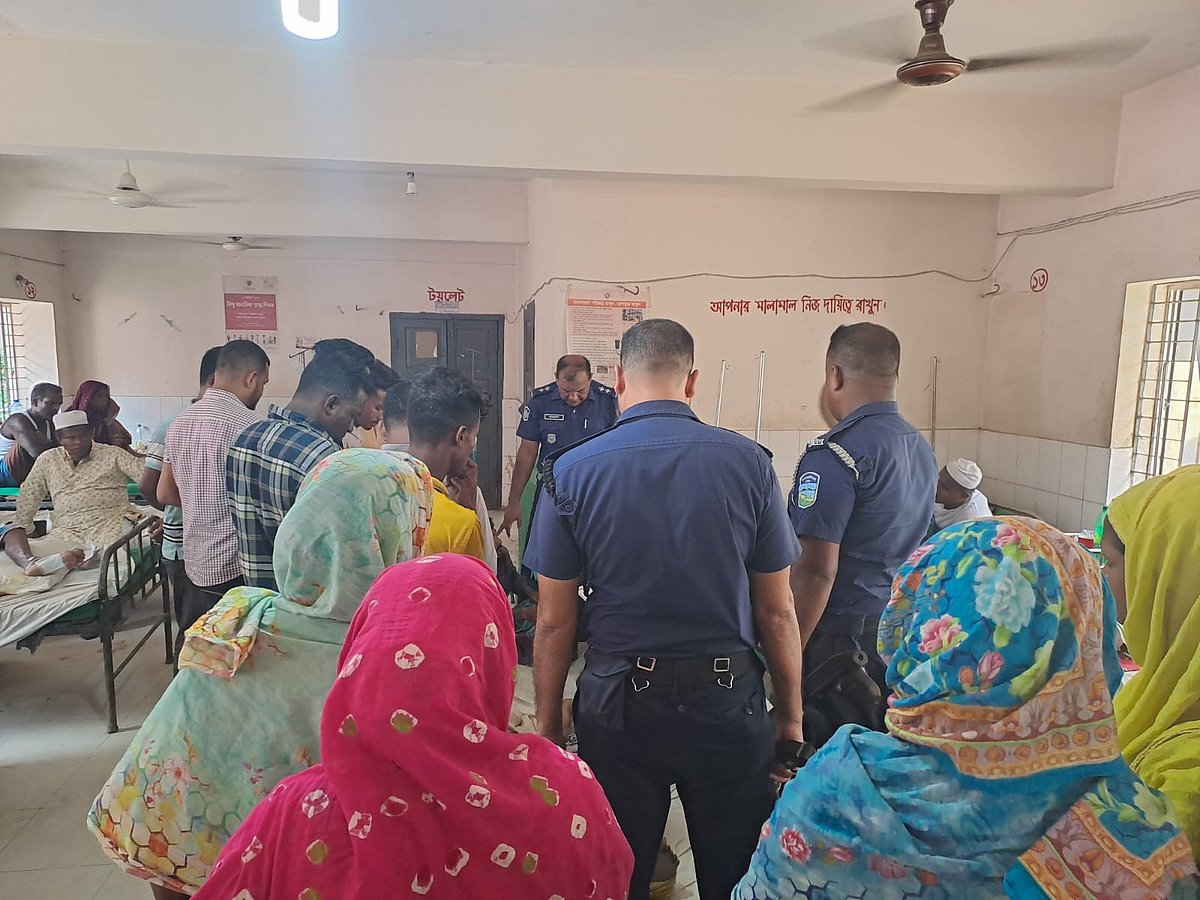 গফরগাঁওয়ে চোর সন্দেহে পিটুনির শিকার যুবক চিকিৎসাধীন অবস্থায় উপজেলা স্বাস্থ্য কমপ্লেক্সে মারা যান। পরে তাঁর লাশ উদ্ধার করে পুলিশ। রোববার দুপুরে