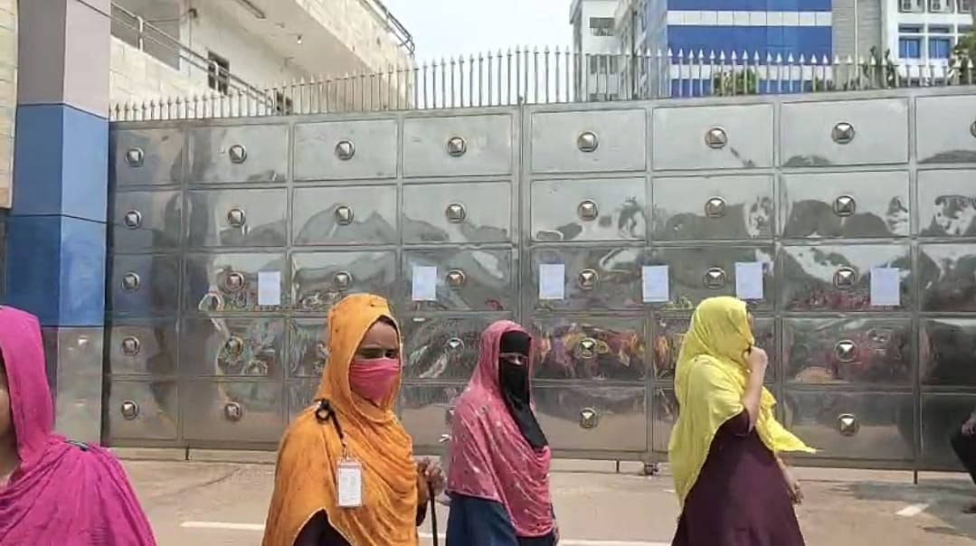 গাজীপুরে একটি পোশাক কারখানা অনির্দিষ্টকালের জন্য বন্ধ ঘোষণা করা হয়েছে। আজ রোববার