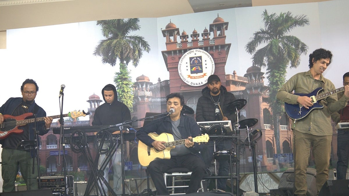 অনুষ্ঠানের মূল আকর্ষণ ছিলেন আগুন