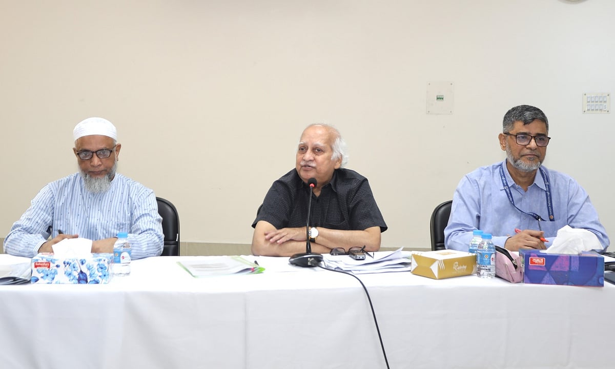 বেসরকারি বিশ্ববিদ্যালয় আইন সংশোধনের বিষয়ে অংশীজনের সঙ্গে মতবিনিময় সভায় প্রধান অতিথির বক্তব্য দেন ইউজিসির চেয়ারম্যান অধ্যাপক এস এম এ ফায়েজ। ইউজিসি মিলনায়তন, আগারগাঁও, ঢাকা, ১২ মে