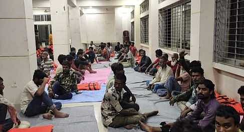 পশ্চিম সুন্দরবনের মান্দারবাড়িয়া চরে ভারতীয় সীমান্তরক্ষী বাহিনী ৭৮ জন বাংলাদেশিকে রেখে গেছে। পরে তাঁদের সাতক্ষীরার শ্যামনগর থানায় রাখা হয়