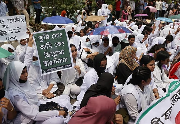 ছয় দফা দাবিতে কারিগরি শিক্ষার্থীদের সমাবেশ। রাজধানীর আগারগাঁওয়ে ঢাকা মহিলা পলিটেকনিক ইনস্টিটিউটের সামনে।  ২০ এপ্রিল