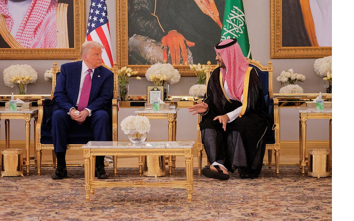 সৌদি আরবের রিয়াদে আজ মঙ্গলবার দেশটির যুবরাজ মোহাম্মদ বিন সালমানের সঙ্গে বৈঠক করেছেন যুক্তরাষ্ট্রের প্রেসিডেন্ট ডোনাল্ড ট্রাম্প