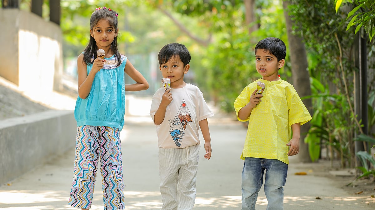 শিশুদের পরাতে হবে আরামদায়ক কাপড়ের পোশাক
