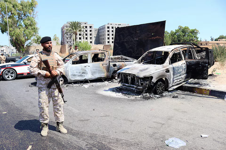 লিবিয়ার রাজধানী ত্রিপোলির একটি সড়কে জাতীয় ঐক্যের সরকারের সেনাদের পাহারা