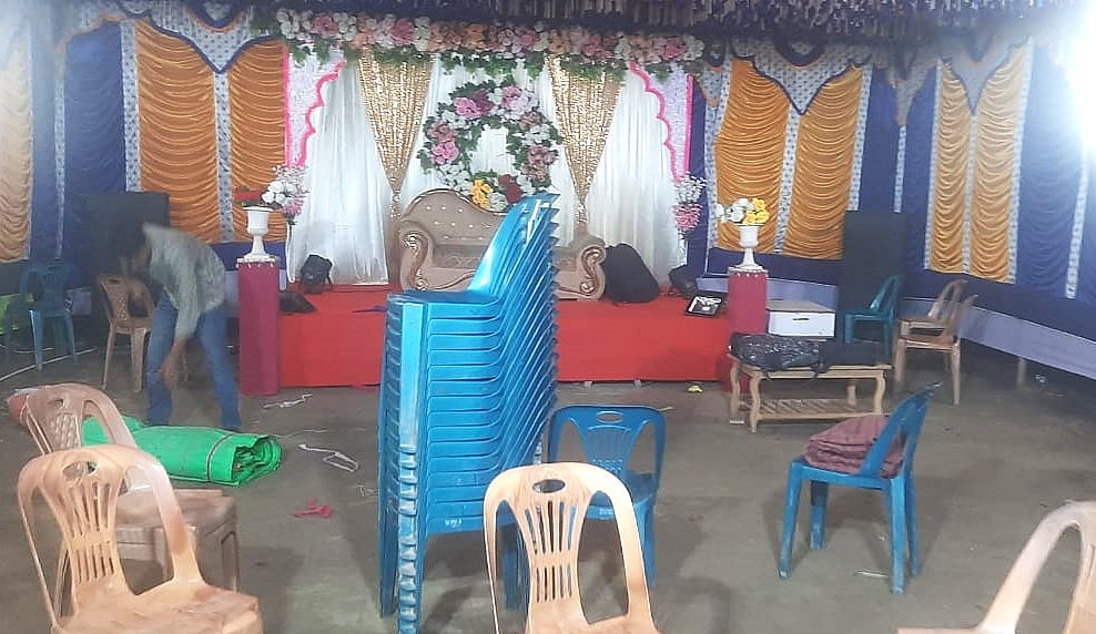 জামালপুরে পুলিশের উপস্থিতি টের পেয়ে বিয়ের আসর থেকে পালিয়ে যান বর ও তাঁর আত্মীয়স্বজনেরা। গতকাল সোমবার রাতে