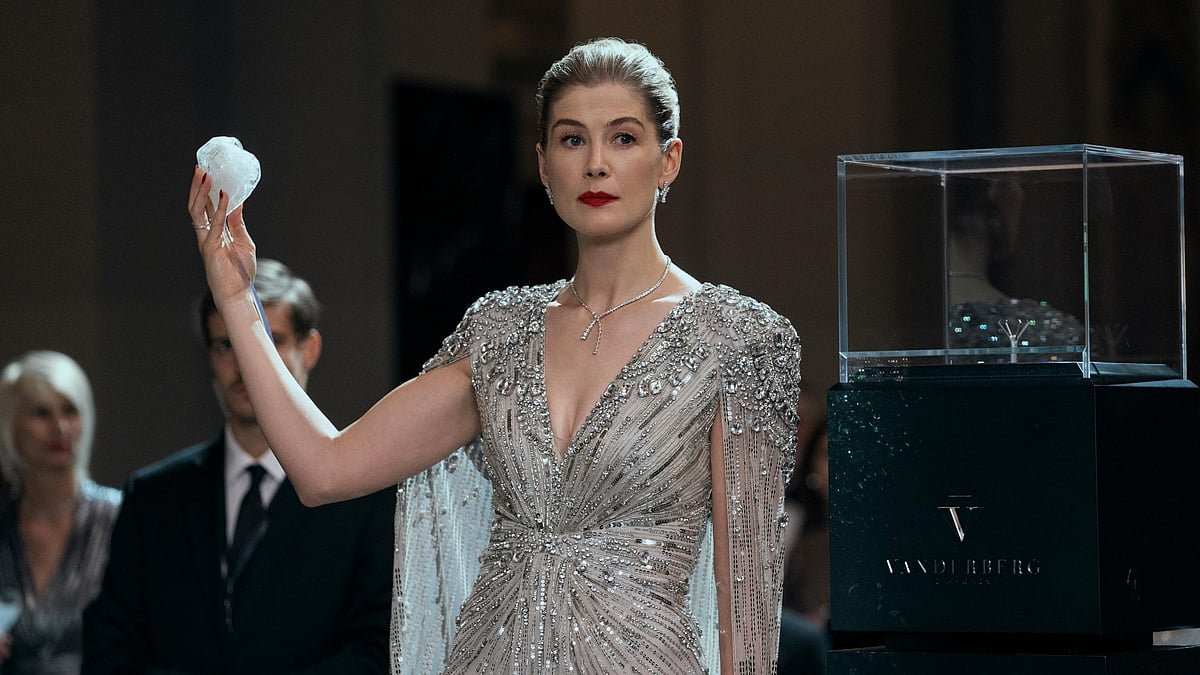 ‘ডাই অ্যানাদার ডে’ সিনেমায় রোজামুন্ড পাইক। আইএমডিবি