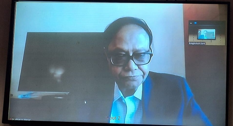 বাংলাদেশ ব্যাংকের গভর্নর আহসান এইচ মনসুর দুবাই থেকে অনলাইনে যুক্ত হয়ে সংবাদ সম্মেলনে বক্তব্য দেন।