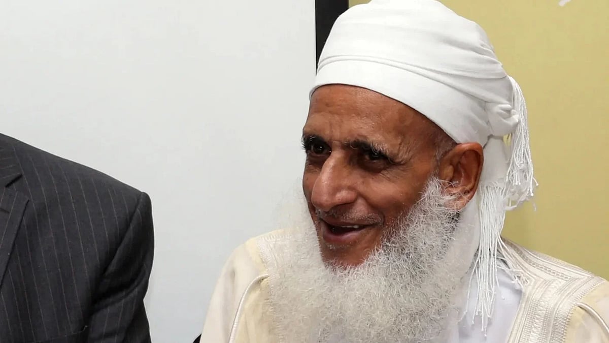 ওমানের প্রধান বা গ্র্যান্ড মুফতি শেখ আহমেদ বিন হামাদ আল-খলিলি