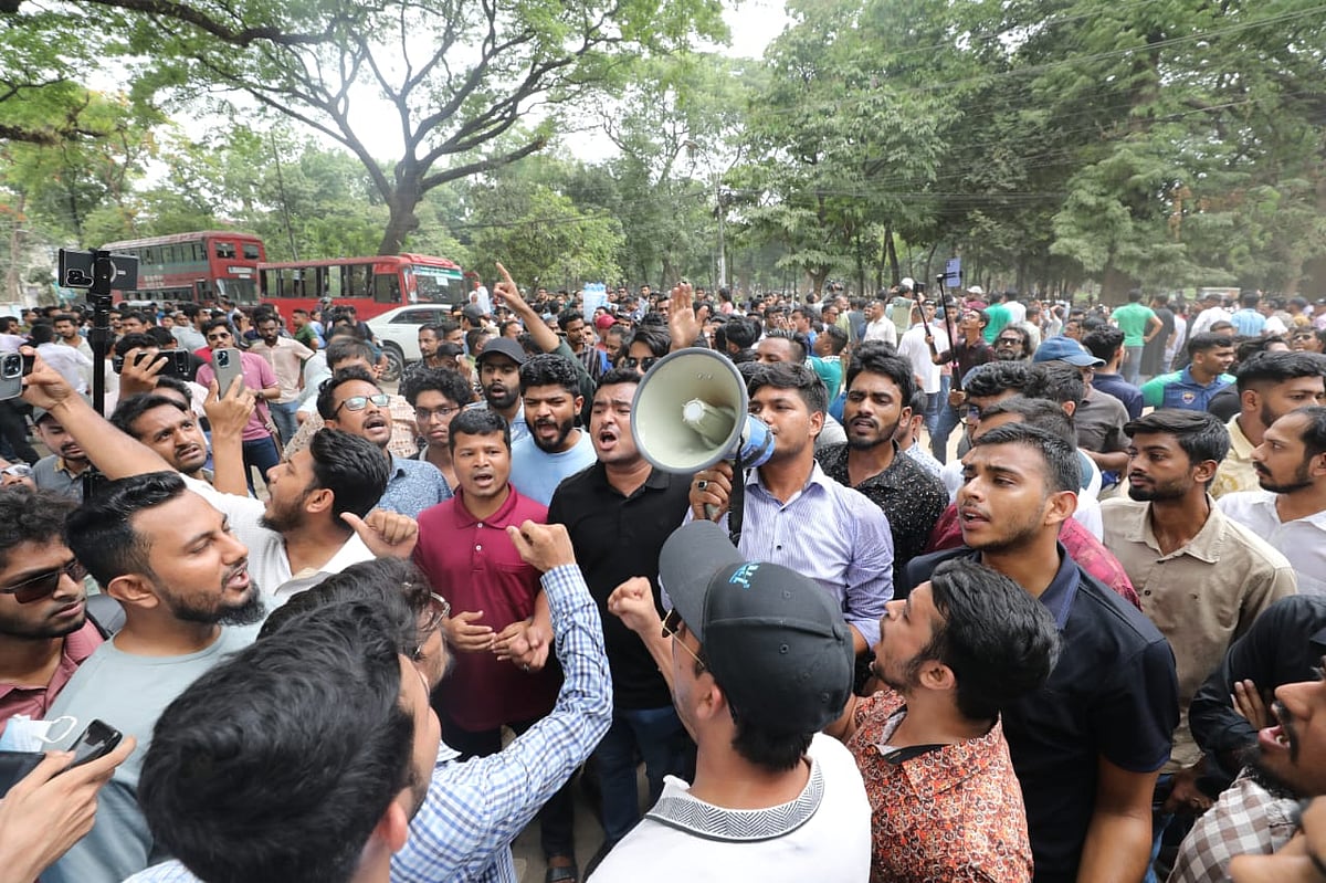 ঢাকা বিশ্ববিদ্যালয়ের ছাত্রদল নেতা শাহরিয়ার আলম সাম্য হত্যার প্রতিবাদে ক্যাম্পাসে সংগঠনটি বিক্ষোভ মিছিল ও সমাবেশ করে