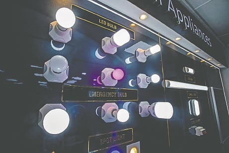 নানা প্রযুক্তির বৈদ্যুতিক বাতি দেখা যায়। কৃতজ্ঞতা: ওয়ালটন