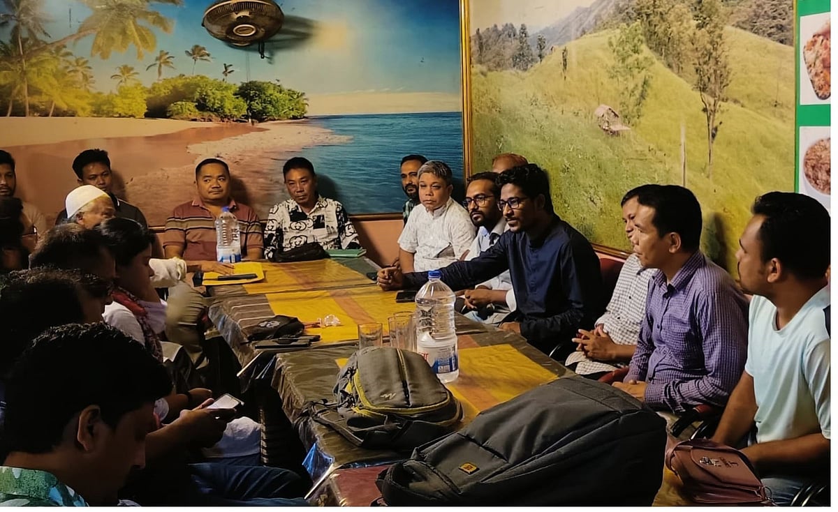 মতবিনিময় সভায় পাহাড়ের বিভিন্ন বিষয় নিয়ে দলের অবস্থান তুলে ধরেন এনসিপি নেতারা। আজ দুপুরে রাঙামাটি শহরের একটি রেস্তোরাঁয়