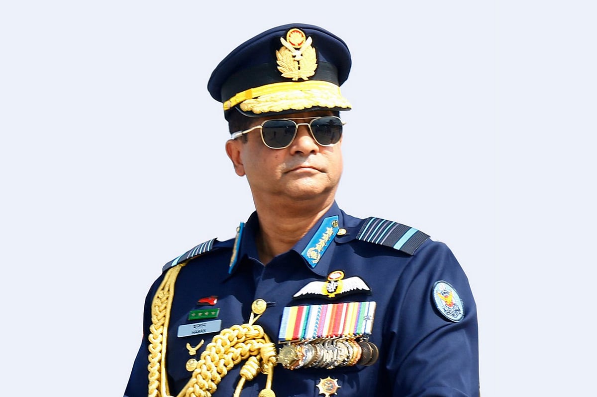 বাংলাদেশ বিমানবাহিনীর প্রধান এয়ার চিফ মার্শাল হাসান মাহমুদ খাঁন