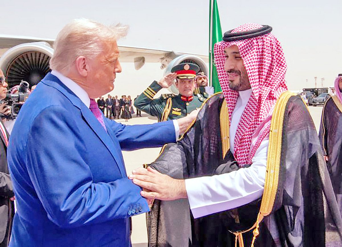 সৌদি আরব দিয়ে ডোনাল্ড ট্রাম্পের মধ্যপ্রাচ্য সফর শুরু হয়েছে