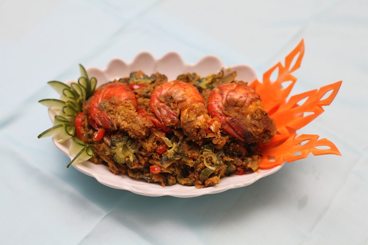 নারকেল-চিংড়িতে করলা