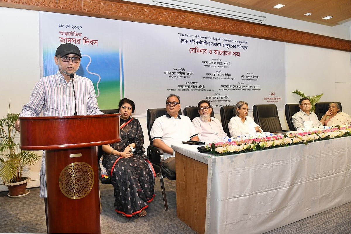 সংস্কৃতি উপদেষ্টা মোস্তফা সরয়ার ফারুকী প্রধান অতিথি হিসেবে অনুষ্ঠানের উদ্বোধন করেন