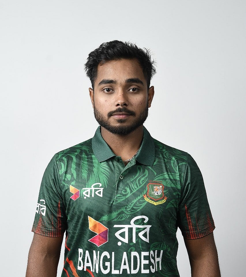 বাংলাদেশ দলের বাঁহাতি ওপেনার পারভেজ হোসেন।