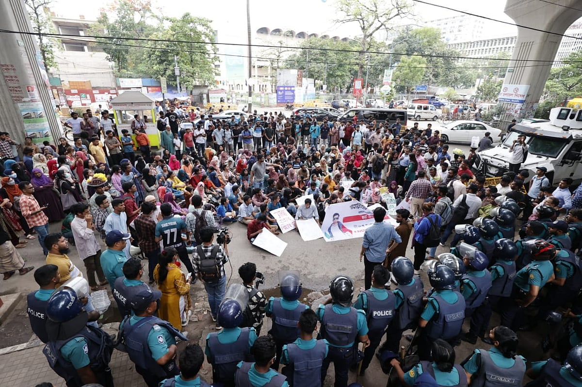 ঢাকা বিশ্ববিদ্যালয়ের শিক্ষার্থী শাহরিয়ার আলম সাম্য হত্যার ‘প্রকৃত’ আসামিদের গ্রেপ্তারের দাবিতে শাহবাগ থানা ঘেরাওয়ের কর্মসূচি শিক্ষার্থীদের