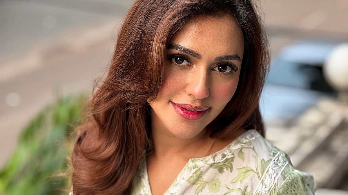 Kochada bir qizni paypoqda sikdim. 30 yoshdan oshgan onalar va ayollar bilan porno