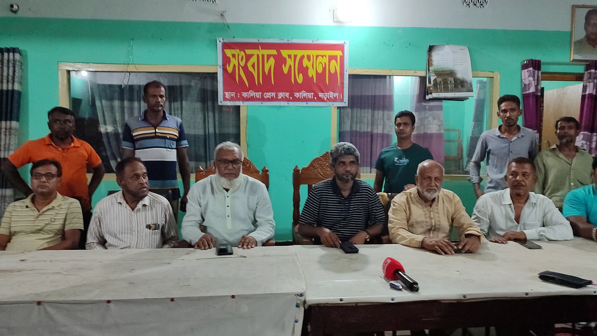 নড়াইলে বিএনপি নেতার গাড়িবহরে হামলার অভিযোগে সংবাদ সম্মেলন। আজ রোববার সন্ধ্যায় নড়াইলের কালিয়া প্রেসক্লাবে