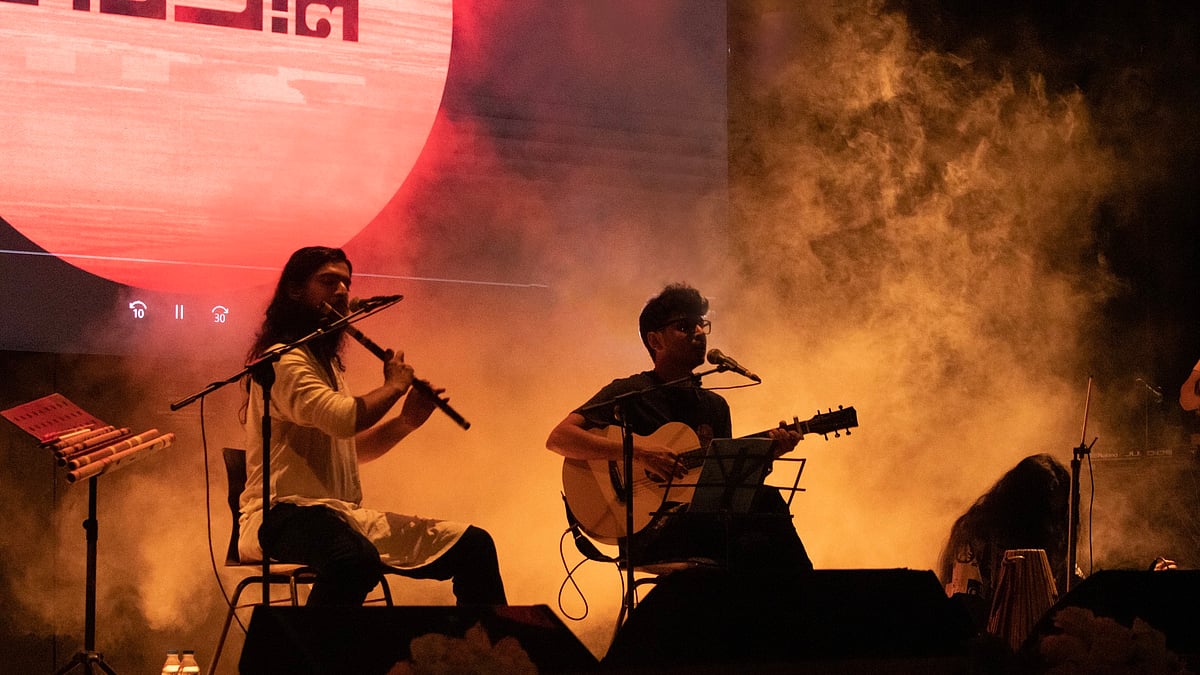 কাকতাল ব্যান্ডের পরিবেশনা