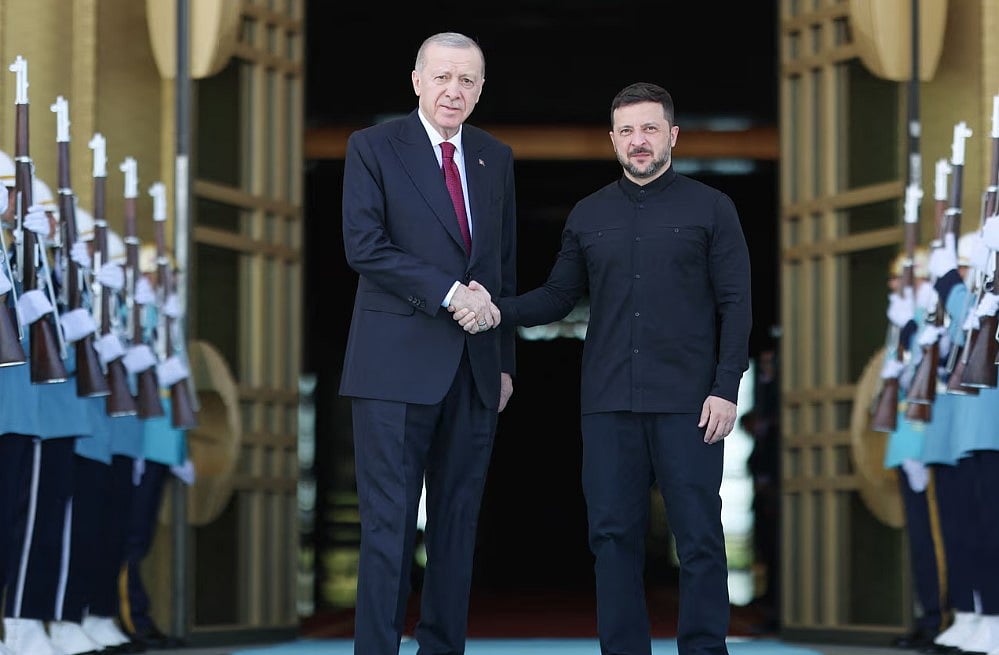 যুদ্ধ বন্ধের জন্য আলোচনায় যোগ দিতে ইউক্রেনের প্রেসিডেন্ট ভলোদিমির জেলেনস্কি তুরস্কে আসলেও আসেননি রাশিয়ার প্রেসিডেন্ট ভ্লাদিমির পুতিন