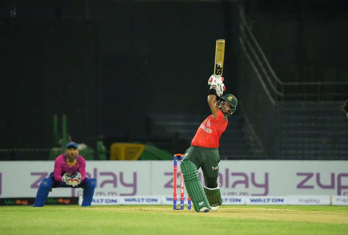 আমিরাতের বিপক্ষে প্রথম ম্যাচে সেঞ্চুরি করেন পারভেজ