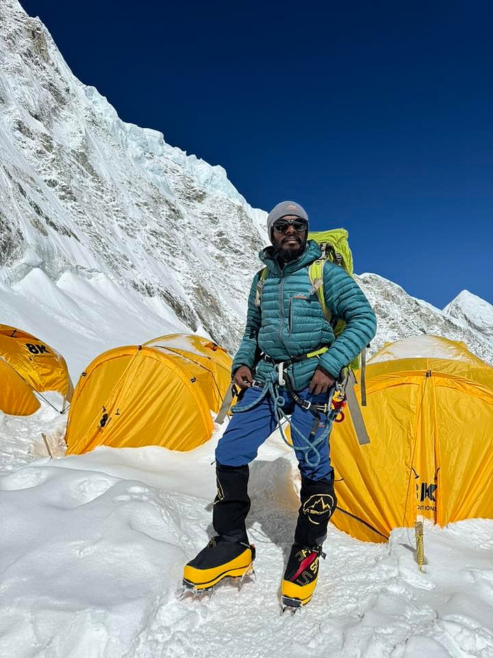এভারেস্ট বেজক্যাম্পে ইকরামুল হাসান