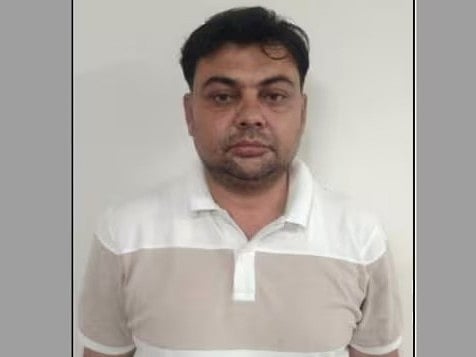 ভারতের উত্তর প্রদেশের মোরাদাবাদ থেকে গতকাল রোববার শাহজাদ নামের এই ব্যক্তিকে গ্রেপ্তার করে পুলিশ