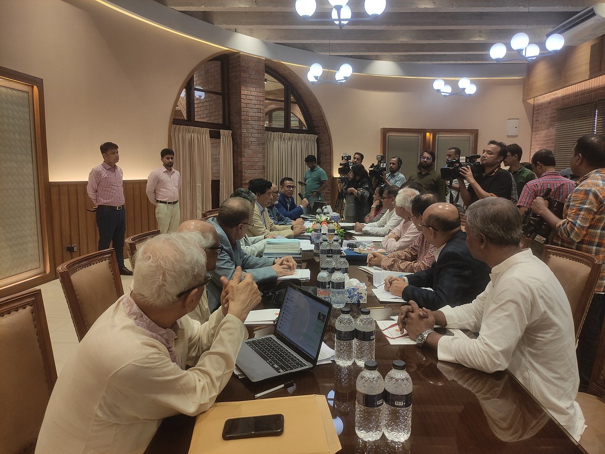 সংস্কার নিয়ে ঐকমত্য গঠনের লক্ষ্যে বাংলাদেশের কমিউনিস্ট পার্টির (সিপিবি) সঙ্গে বর্ধিত আলোচনায় বসেছে জাতীয় ঐকমত্য কমিশন। আজ সোমবার বিকেলে জাতীয় সংসদের এলডি হলে