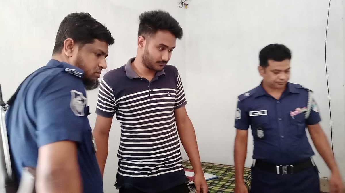 পুলিশে সোপর্দ করা ছাত্রলীগ নেতা শাহরিয়ার হিমেল