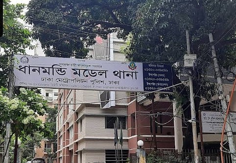 রাজধানীর ধানমন্ডি থানা থেকে আজ মঙ্গলবার বিকেলে ওই তিনজনকে ছাড়িয়ে নিয়েছেন এনসিপি নেতা হান্নান মাসউদ