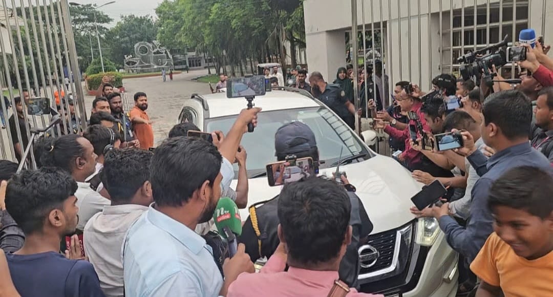 গাজীপুরের কাশিমপুর মহিলা কেন্দ্রীয় কারাগার থেকে আজ মঙ্গলবার জামিনে মুক্তি পেয়েছেন অভিনেত্রী নুসরাত ফারিয়া। পরে তিনি স্বজনদের সঙ্গে প্রাইভেট কারে কারাগার থেকে বেরিয়ে যান