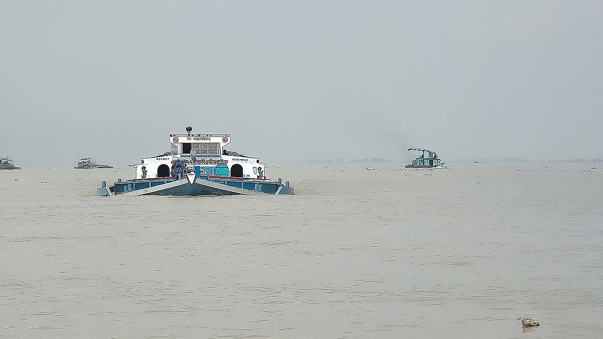 কাঁচিকাটার মাঝপদ্মায় বালুমহাল ঘোষণা দেওয়ার প্রক্রিয়া শুরু করছে জেলা প্রশাসন। ওই স্থানে বালু উত্তোলন করা হলে নৌযান চলাচলে বিঘ্ন সৃষ্টি হবে। সম্প্রতি শরীয়তপুরের ভেদরগঞ্জের কাঁচিকাটা এলাকায়