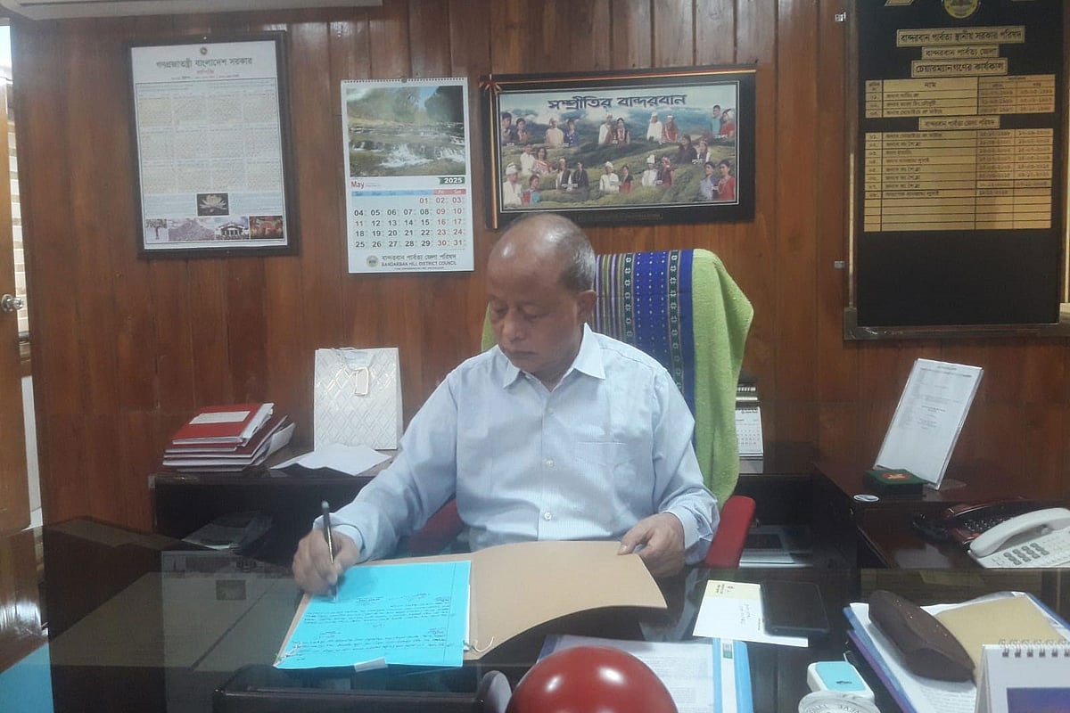 বান্দরবান পার্বত্য জেলা পরিষদের চেয়ারম্যান থানজামা লুসাই। গত বৃহস্পতিবার জেলা পরিষদ কার্যালয়ে