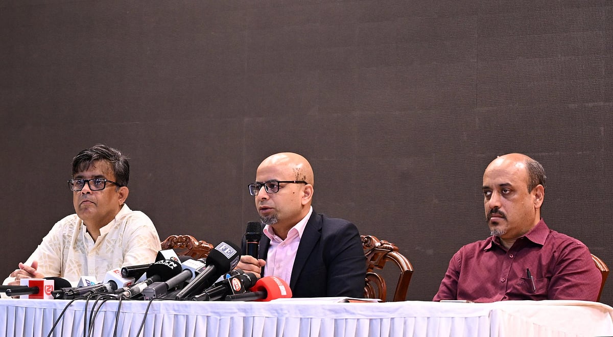 সংবাদ সম্মেলনে কথা বলেন প্রধান উপদেষ্টার ডাক, টেলিযোগাযোগ ও তথ্যপ্রযুক্তিবিষয়ক বিশেষ সহকারী ফয়েজ আহমদ তৈয়্যব