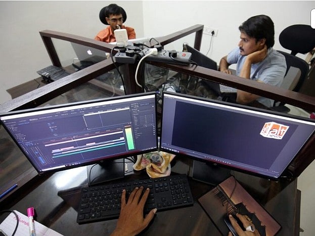 ফ্যাক্টচেকিং প্রতিষ্ঠান অল্টনিউজের কর্মীরা ভুল তথ্য নিয়ে কাজ করছেন। গুজরাটের আহমেদাবাদ