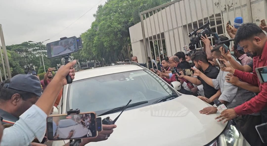 গাজীপুরের কাশিমপুর মহিলা কেন্দ্রীয় কারাগার থেকে আজ মঙ্গলবার জামিনে মুক্তি পেয়েছেন অভিনেত্রী নুসরাত ফারিয়া। পরে তিনি স্বজনদের সঙ্গে প্রাইভেট কারে কারাগার থেকে বেরিয়ে যান