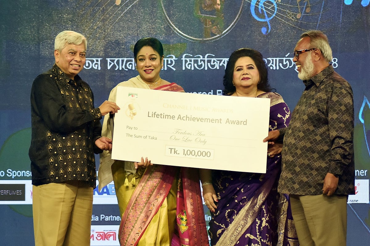 আজীবন সম্মাননা পেয়েছেন সংগীতশিল্পী ফেরদৌস আরা
