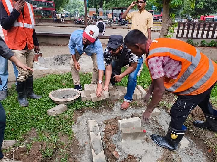 মঙ্গলবার বিকেলে বিশ্ববিদ্যালয়ের ভিসি চত্বরে এই ভাস্কর্যের ভিত্তিপ্রস্তর স্থাপন করা হয়