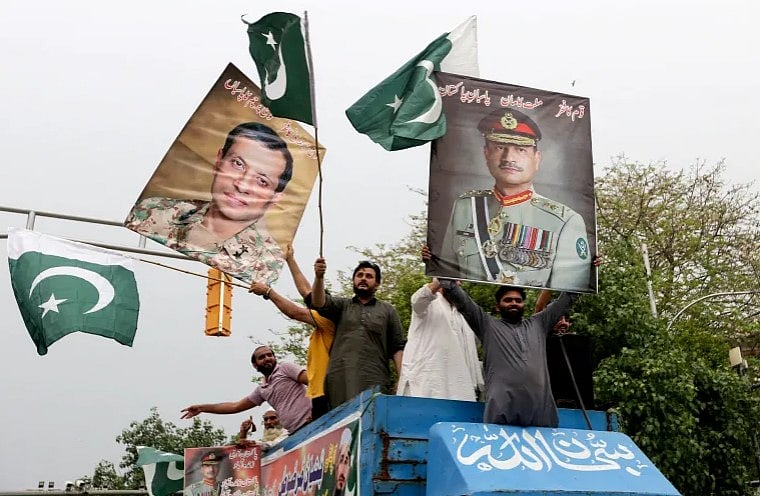 ভারতের সঙ্গে সংঘাতের পর পাকিস্তানে দেশটির সেনাবাহিনীর জনপ্রিয়তা বেড়ে গেছে