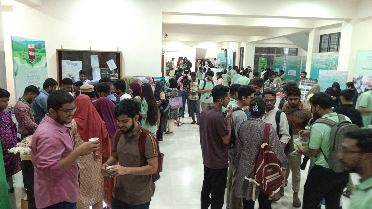 শাহজালাল বিজ্ঞান ও প্রযুক্তি বিশ্ববিদ্যালয়ে প্রথম বারেরমতো অনুষ্ঠিত হয়েছে চা প্রদর্শনী ও সেমিনার। মঙ্গলবার সকালে বিশ্ববিদ্যালয়ের নতুন সামাজিক বিজ্ঞান ভবনে