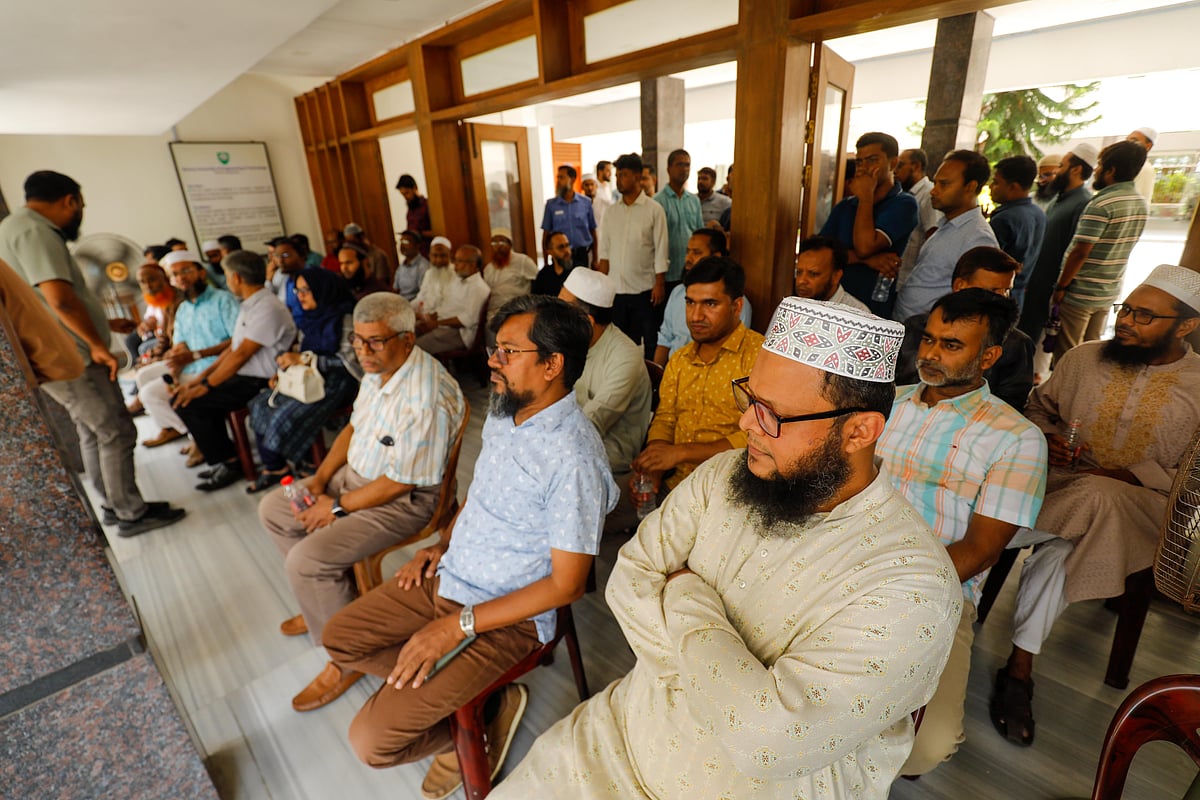 খুলনা প্রকৌশল ও প্রযুক্তি বিশ্ববিদ্যালয়ে (কুয়েট) সংঘর্ষ ও শিক্ষক লাঞ্ছিতের ঘটনায় বিচারিকপ্রক্রিয়া দ্রুততম সময়ের মধ্যে শেষ করার দাবিতে দ্বিতীয় দিনের মতো অবস্থান কর্মসূচি পালন করেছে বিশ্ববিদ্যালয় শিক্ষক সমিতি। আজ মঙ্গলবার দুপুরে প্রশাসনিক ভবনে