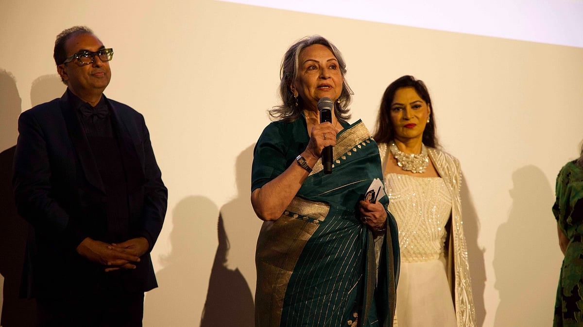 সিনেমার প্রদর্শনী উপলক্ষে কানে হাজির ছিলেন ‘অরণ্যের দিনরাত্রি’র দুই অভিনেত্রী শর্মিলা ঠাকুর ও সিমি গাড়োয়াল। দ্য ফিল্ম ফাউন্ডেশনের ফেসবুক থেকে