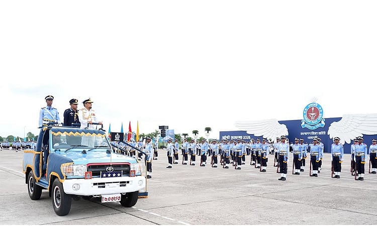 বাংলাদেশ বিমানবাহিনী একাডেমিতে রাষ্ট্রপতি কুচকাওয়াজ অনুষ্ঠিত